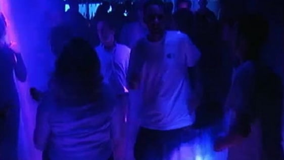 Nose Levels in Nightclubs (2002)