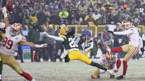 Robbie Gould kicks the game-winning field goal