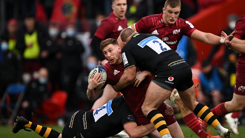 Ben Healy gets an offload away under pressure