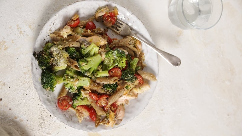 Each serving contains approximately 550 kcal.