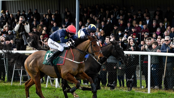 Longhouse Poet won as over 8,500 attended at Gowran Park