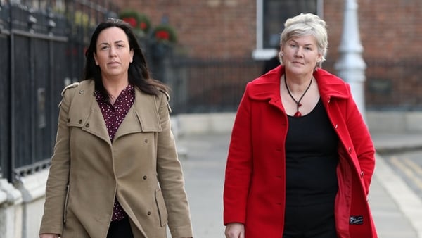 Women of Honour members Honor Murphy (L) and Karina Molloy (R) on their way to meet the Taoiseach this morning (Image: Rolling News)