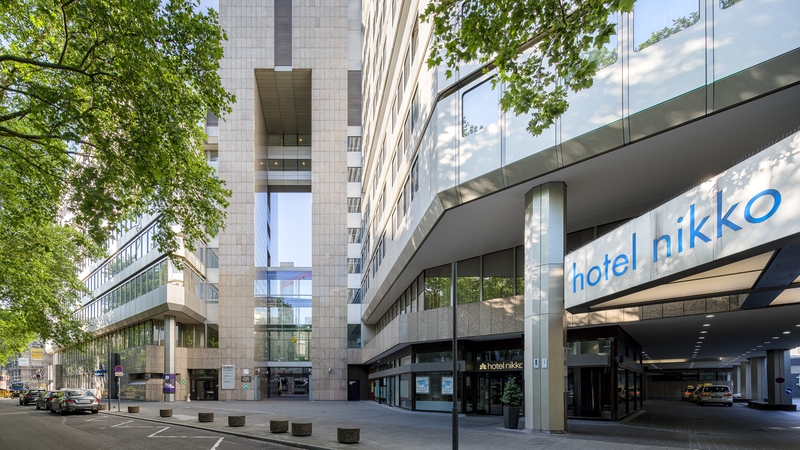 The 4-star hotel is centrally located in Düsseldorf and is close to the city's central business district, the retail quarter and the main train station