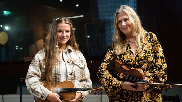 FÉACH: Mairéad Ní Mhaonaigh agus a hiníon, Nia ar Chuan an Cheoil