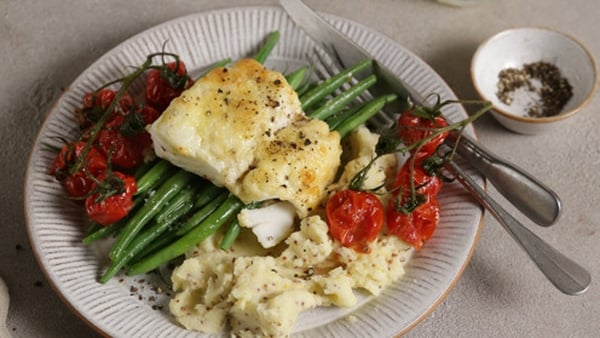 Each serving contains approximately 550 kcal.