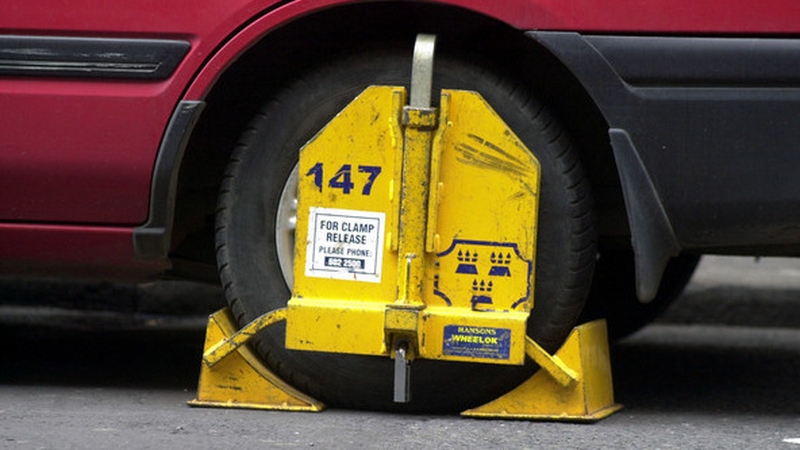 Increased use of Fixed Penalty Notices is recommended as a way of reducing the removal of clamps, known as "Code Blacks"
(RollingNews.ie)