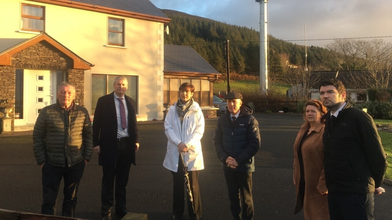 Teachtaí Dála áitiula ag teach mhuintir Fhoghlú inniu