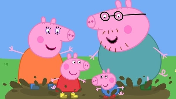Peppa, Mummy, Daddy and George love splashing around!
