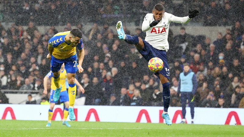 Mohamed Elyounoussi scores of Southampton's second goal