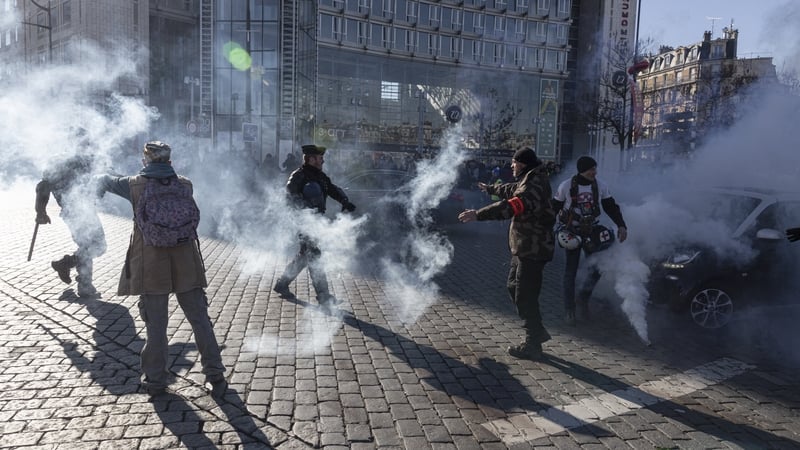 Police fire tear gas as anti-restrictions '"Freedom Convoy' enters Paris