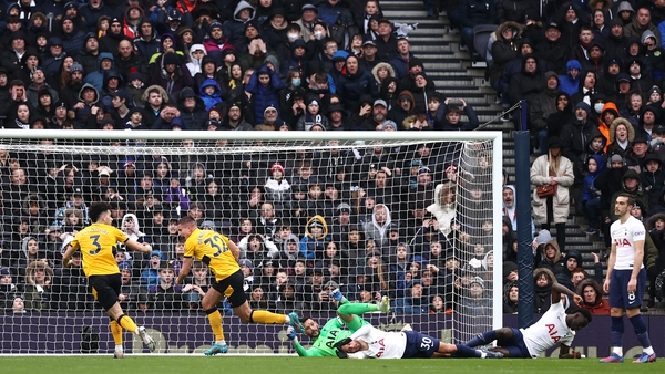 Leander Dendoncker scores