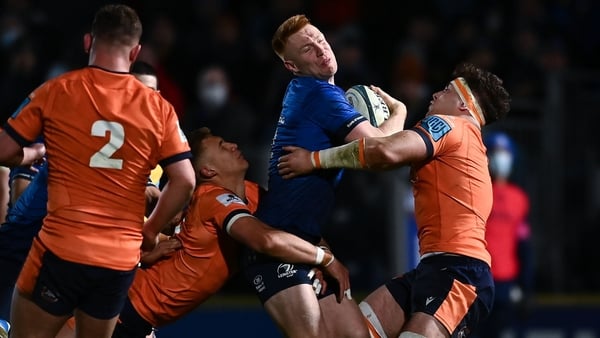 Frawley suffered the injury in this collision with Connor Boyle (r)