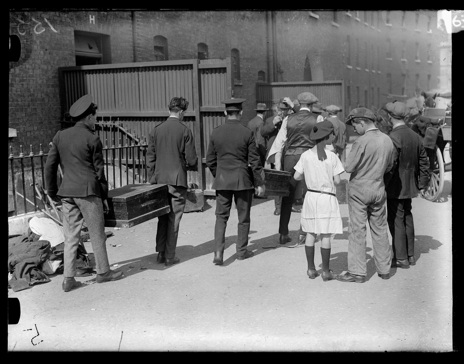 RIC evacuate the castle. As the Civic Guard marched in the front gate of the castle, away from the public eye, the RIC fades away out the back gate