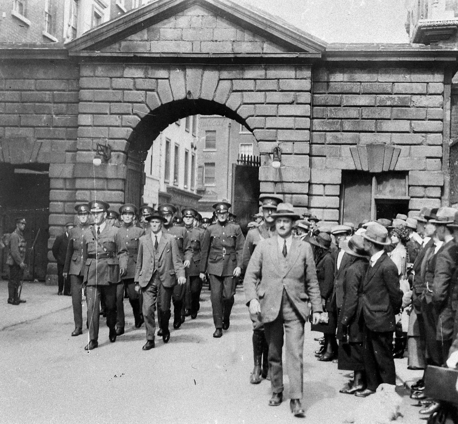 This later photograph of the new Civic Guard taking over Dublin Castle shows clearly their physical stature. Compare the guards to the spectators in the front row to the right, or to the British Army sentry to the left. Image: Garda Museum