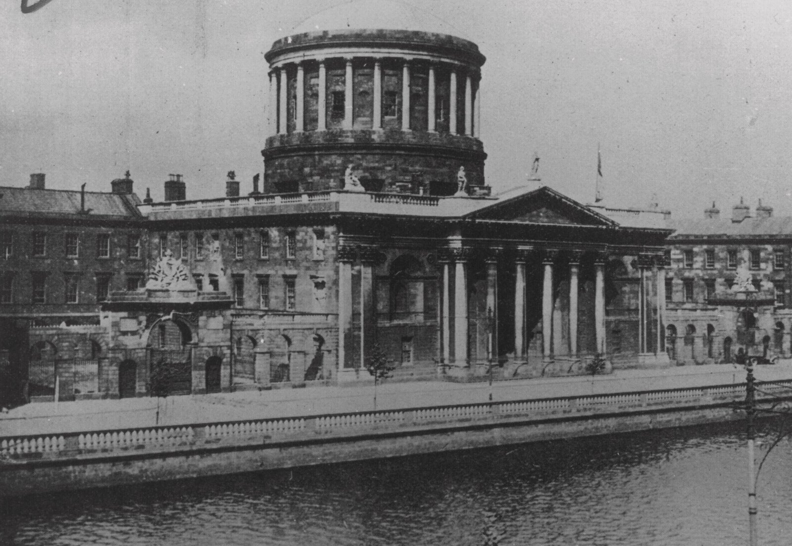 The Four Courts complex in Dublin, as it would have appeared before the IRA occupation in April. Image: RTÉ Photographic Archive, The Cashman Collection
