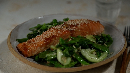 Each serving contains approximately 600 kcal.