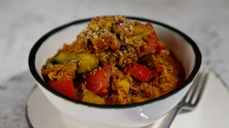 Each serving contains approximately 550 kcal.