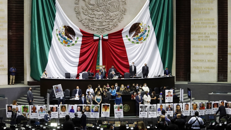 Reporters interrupted the session of the Chamber of Deputies last week to protest against the murder of journalists