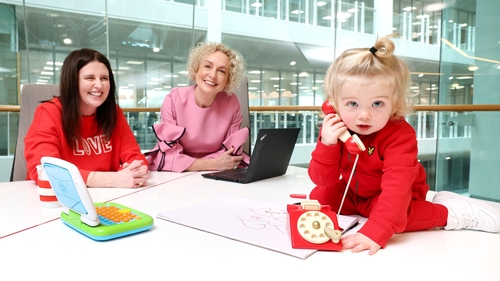 Anne O'Leary, CEO of Vodafone Ireland alongside Vodafone Ireland employee Clodagh O'Hagan and Frank O'Hagan (1)