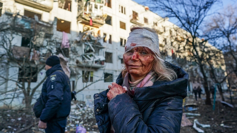 Sibhialtaigh ag fulaingt i gCathair Kharkiv