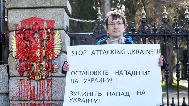 Mykhailo Makarov from Ukraine, living in Dublin, protesting outside the Russian Embassy in Dublin (Image: RollingNews.ie)