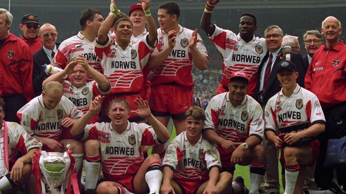 Andy Farrell (back row centre) and Va'aiga Tuigamala (front row 2r) celebrate their 1996 Challenge Cup final win