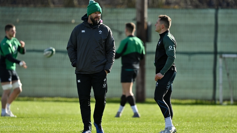 Andy Farrell talks to Michael Lowry at training during the week