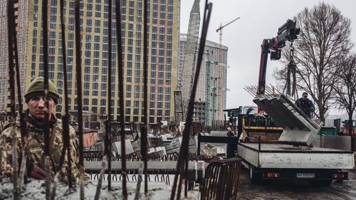 Preparing Kyiv for the Russian assault. Photo: Getty Images