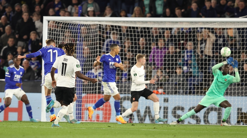 Marc Albrighton of Leicester City scores
