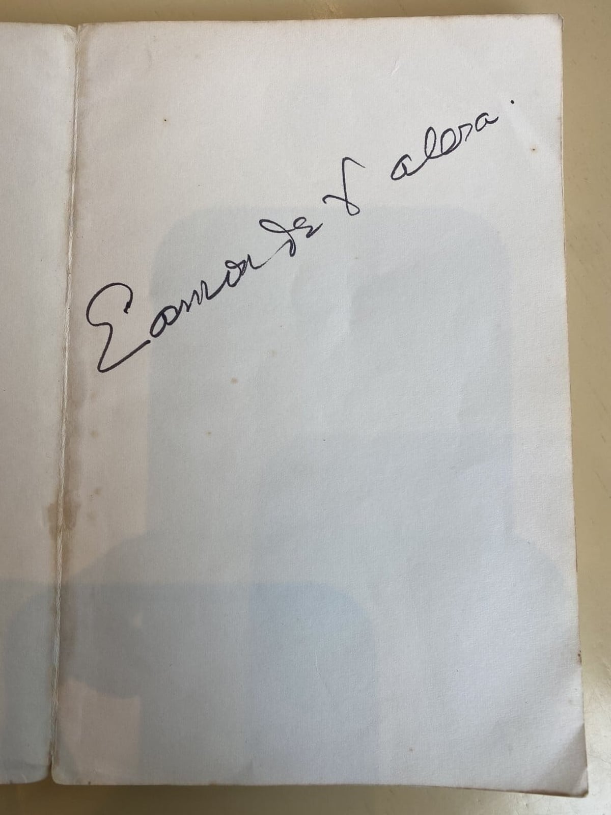 Signature on Bunreacht na hÉireann 