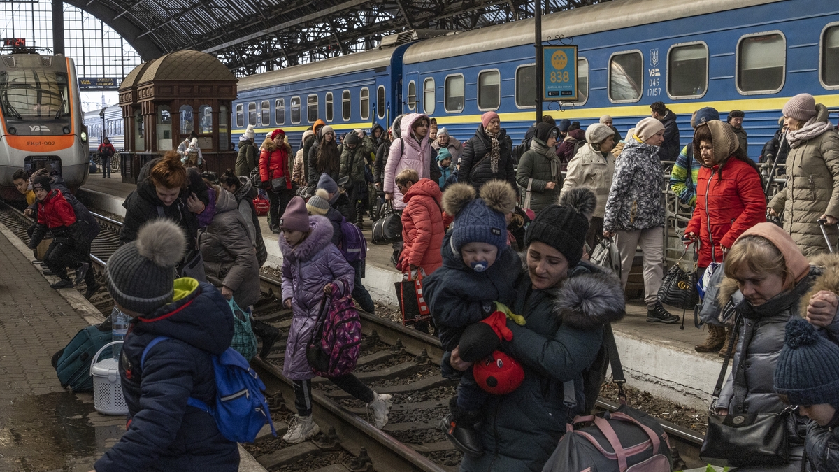 Thousands of people arriving to western city Lviv every day