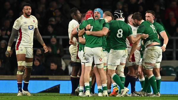 Tadhg Beirne, Josh van der Flier and Caelan Doris celebrates victory at Twickenham