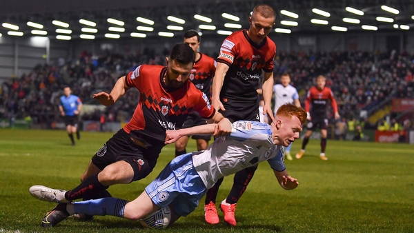 Shane Farrell goes down under a challenge from Jordan Flores and Tyreke Wilson