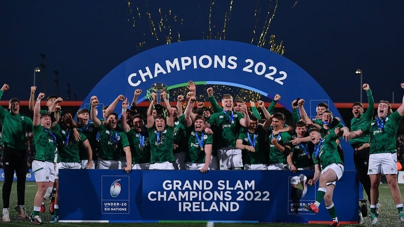 The Ireland squad celebrate their Grand Slam