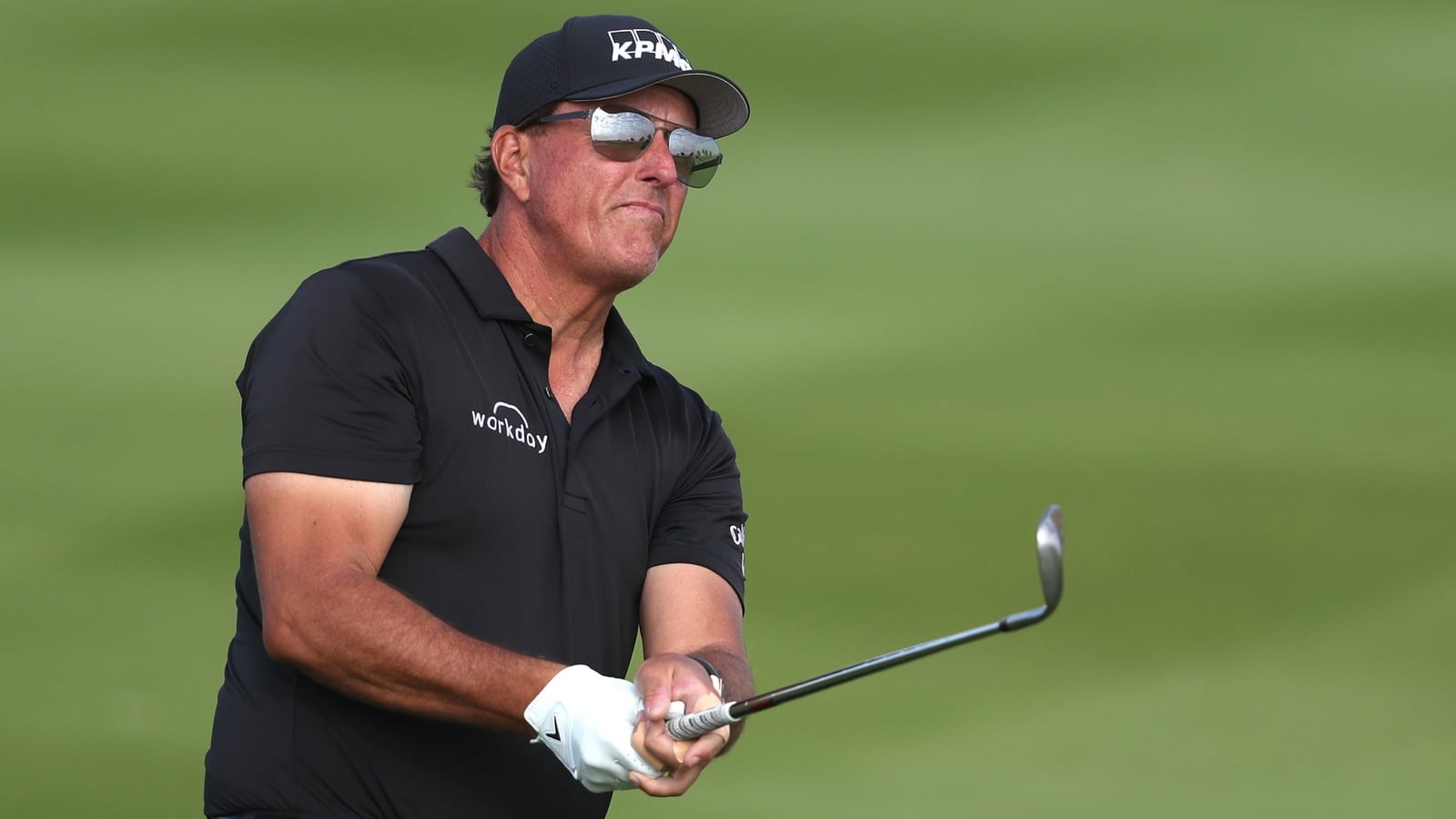 Mickelson pulls out of Masters due to family health issue