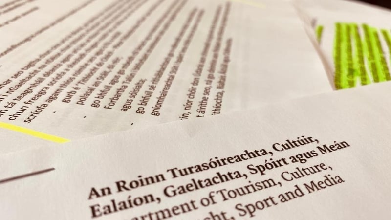 Is cainteoirí Gaeilge iad níos lú ná 1% de na daoine a earcaíodh chuig an tseirbhís phoiblí anuraidh fríd PoistPhoiblí