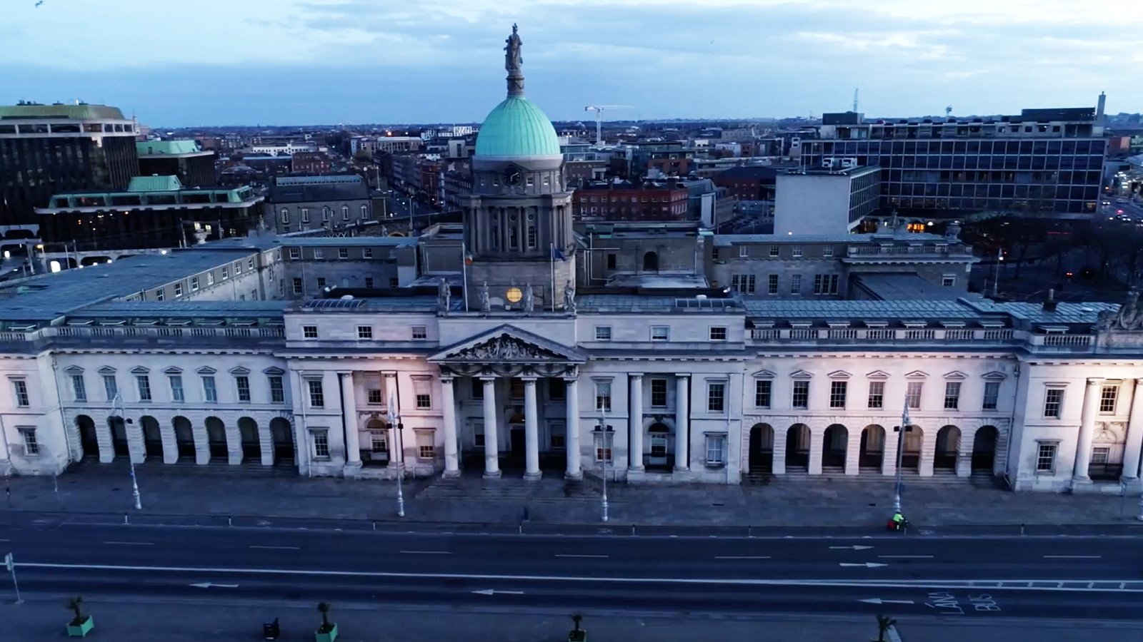 The Local Government Auditor can make "recommendations" to local authorities, but has few other powers