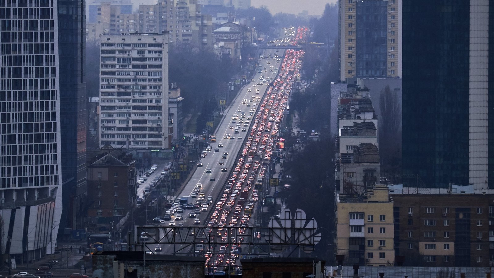 Residents flee Kyiv on the first day of the invasion