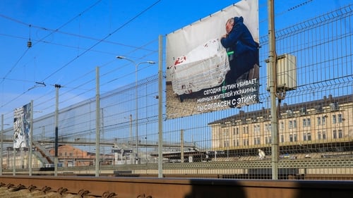 The exhibition of 24 photos has been set up on the platform used by the transit trains