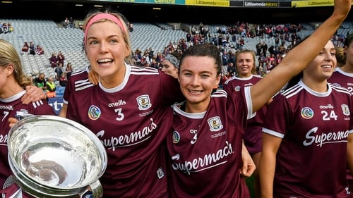 Sarah Dervan (L) with Aoife Donohue
