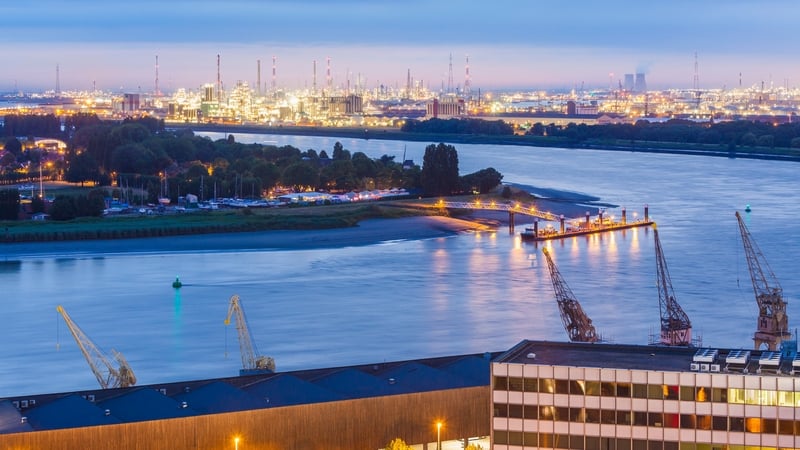 Oil spill halts most shipping traffic in Antwerp port