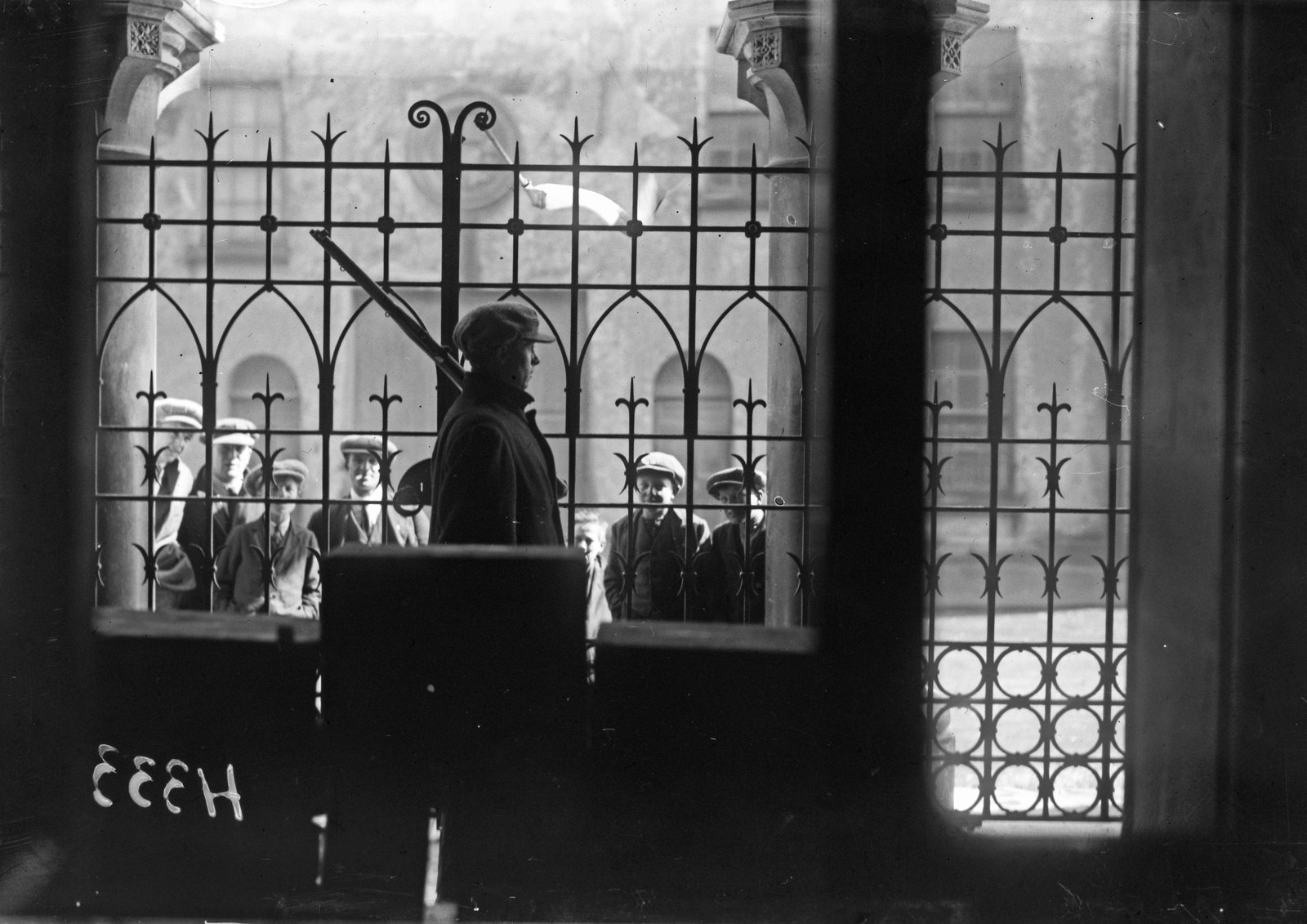 In Sligo town, a meeting to be addressed by Arthur Griffith and other pro-treaty politicians on Sunday 16th April was threateded by IRA troops, so Free State Army troops were brought in to protect it. Photo: Independent News And Media/Getty Images