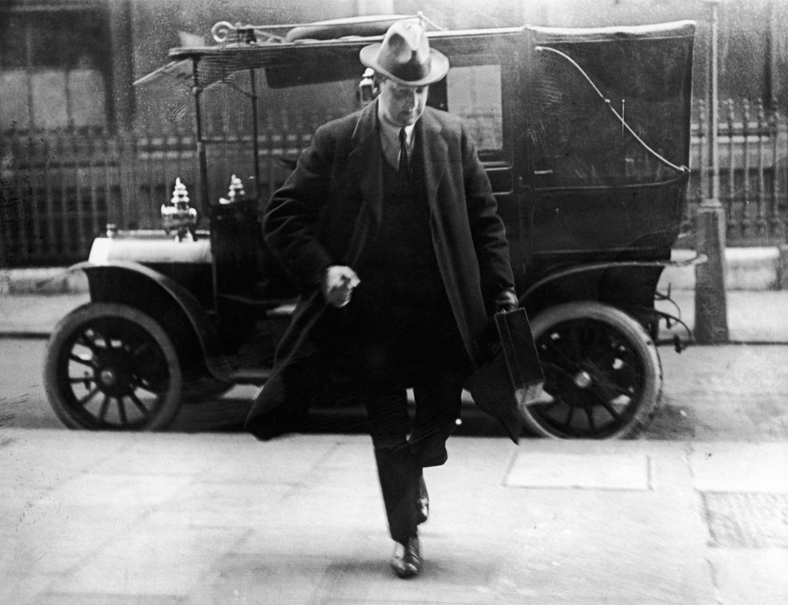Michael Collins arrives at the Colonial Office in London to meet James Craig (Getty Images)