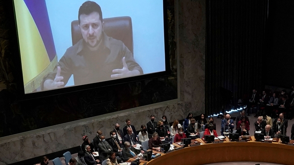 Volodymyr Zelensky ag labhairt ag Náisiúin Aontaithe tráthnóna
