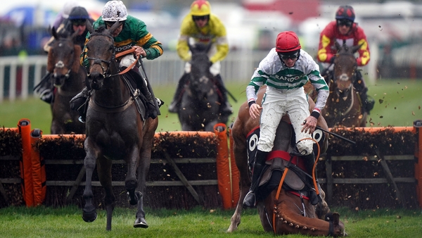 Epatante appeared to have the race won when Zanahiyr capsized at the last