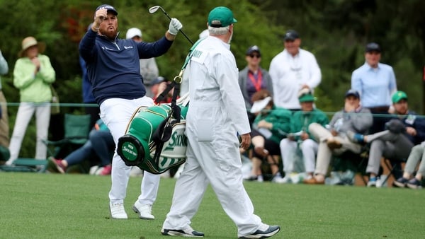 Shane Lowry almost chipping in for eagle on 15