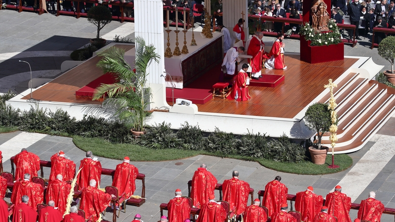 On Palm Sunday, Pope Francis appealed for an Easter truce and for all people to unite in prayer
