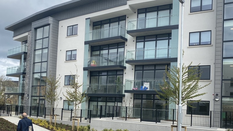 The housing model provides rent at least 40% below market value to those who earn more than the threshold for social housing