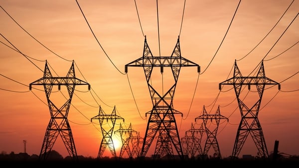 Wholesale electricity prices in April fell by 25.6% from March, but the price of electricity is still 155.5% higher than in April last year