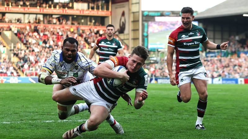 Freddie Steward finishes off Leicester's third try
